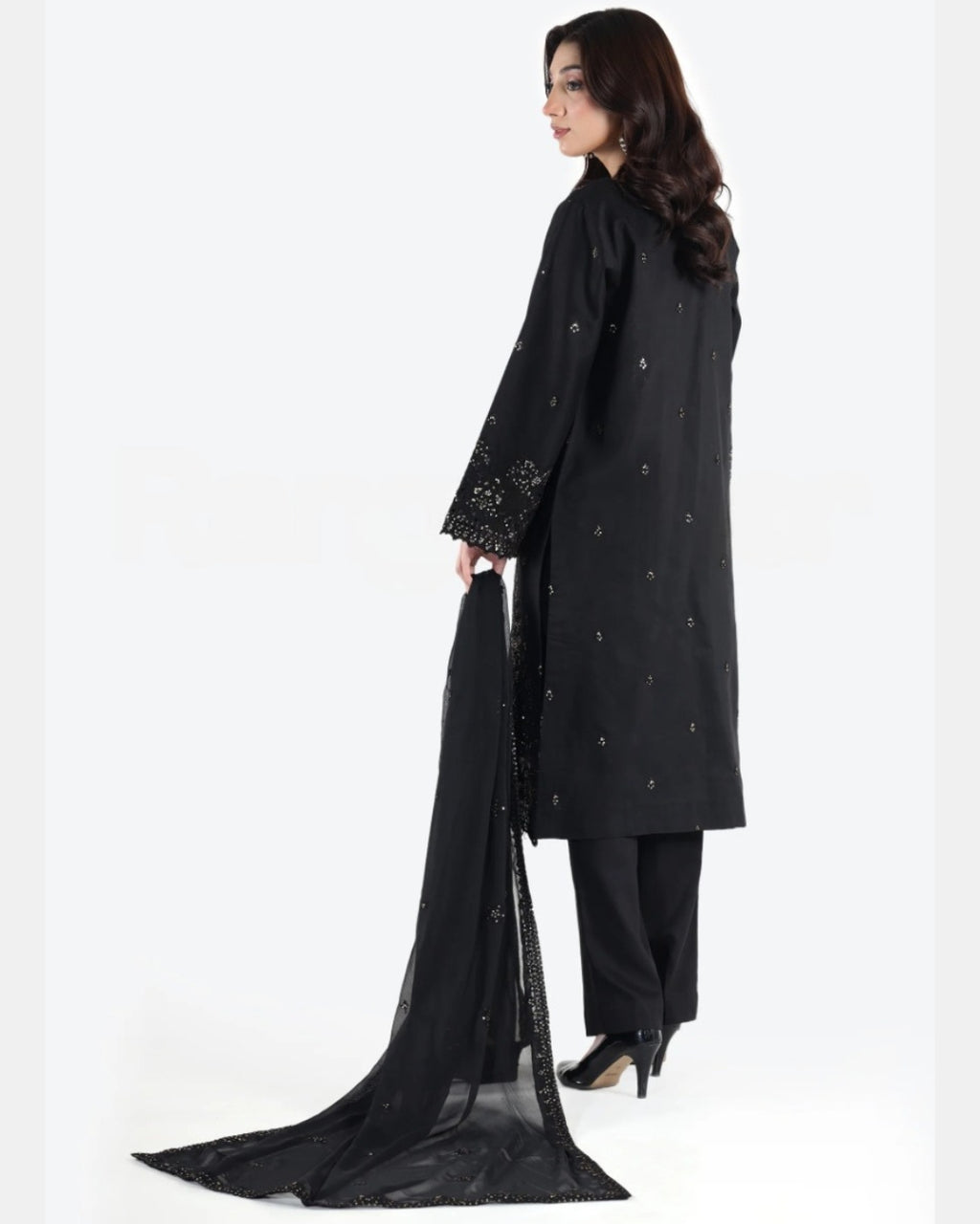 Black Royal Opulence – 3-Piece Stitched Luxury Suit