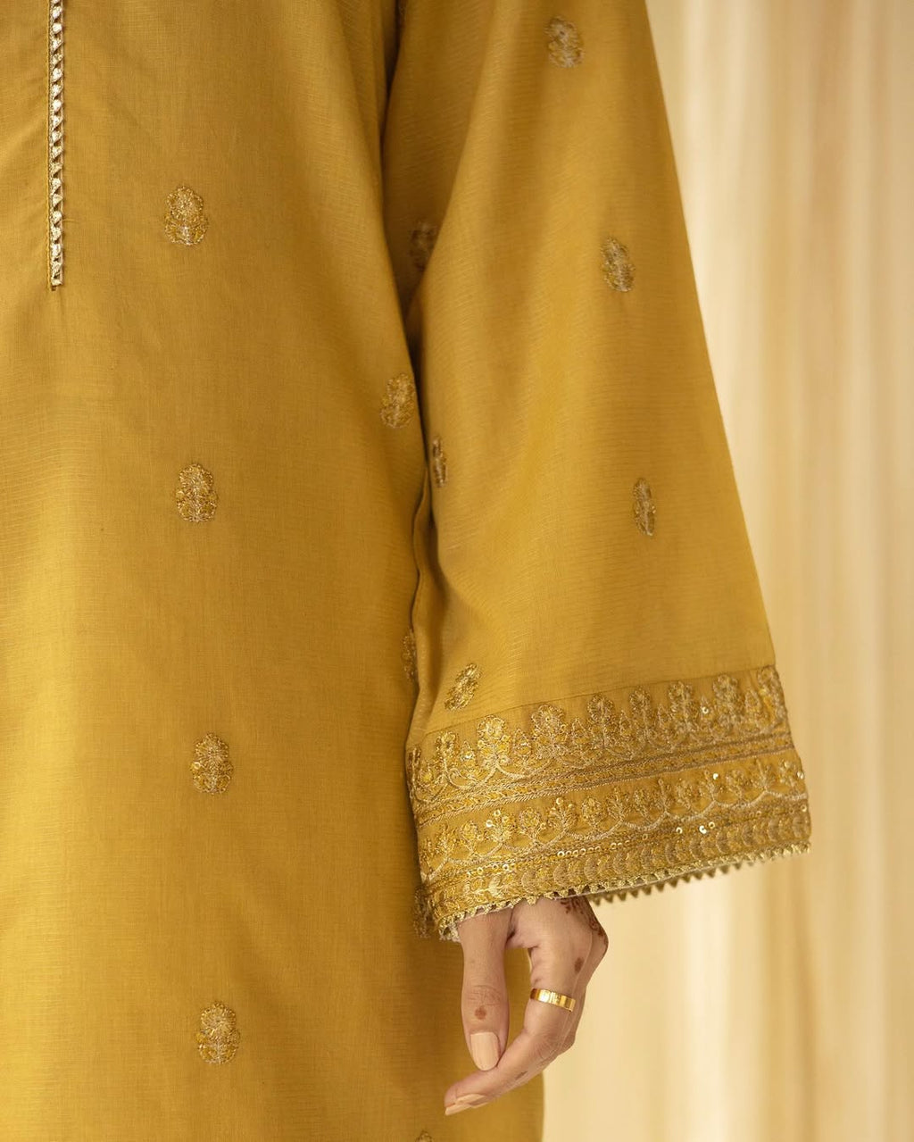 Zard Zari – Luxury Embroidered Suit for Women