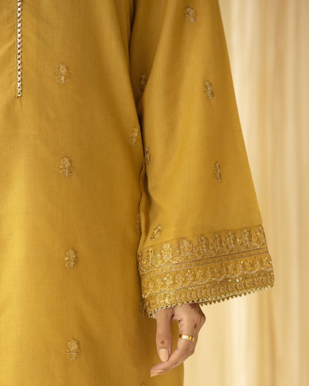 Zard Zari – Luxury Embroidered Suit for Women