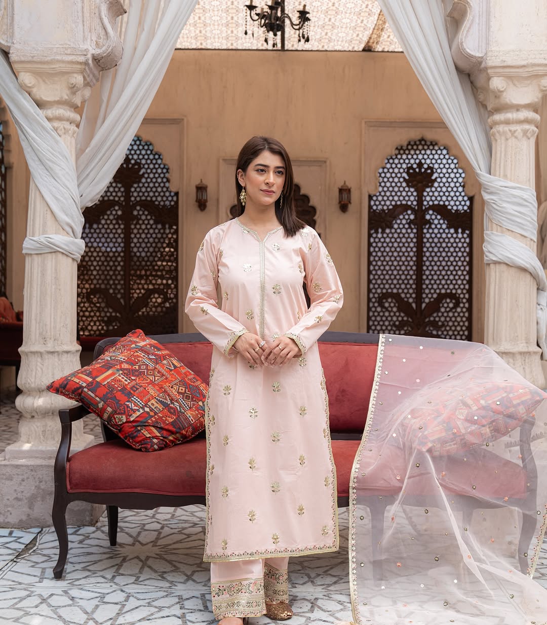 Pink Mist – Elegant Summer Suit for Women