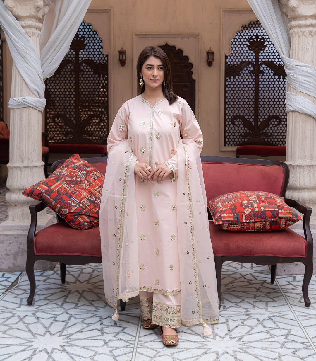 Pink Mist – Elegant Summer Suit for Women