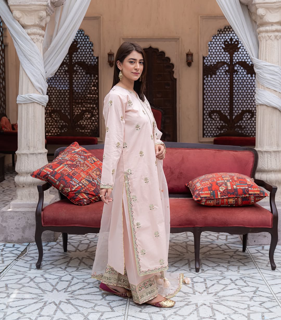 Pink Mist – Elegant Summer Suit for Women